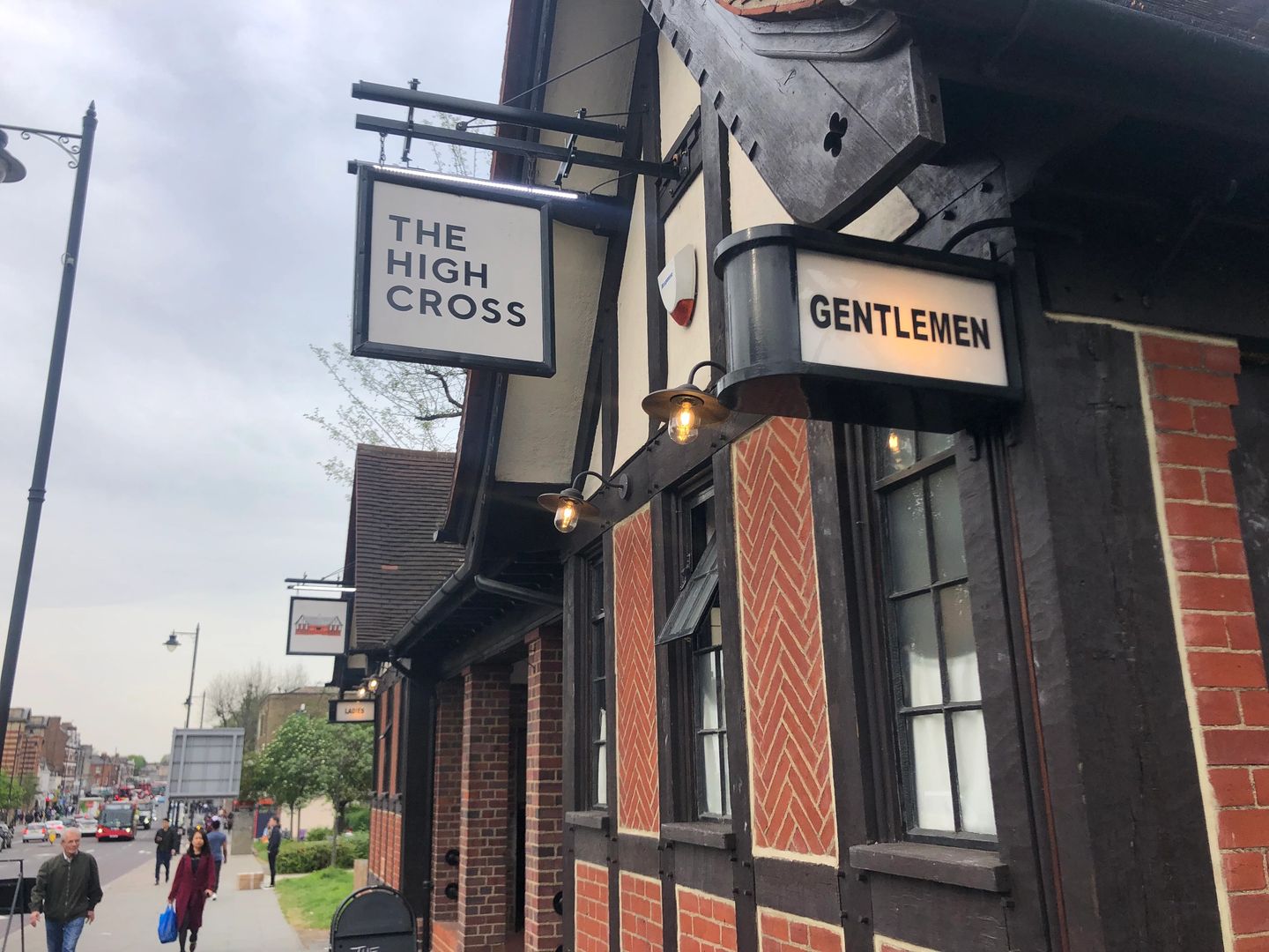 You are currently viewing Awesome Tottenham soccer bar & real ale pub was once a public loo